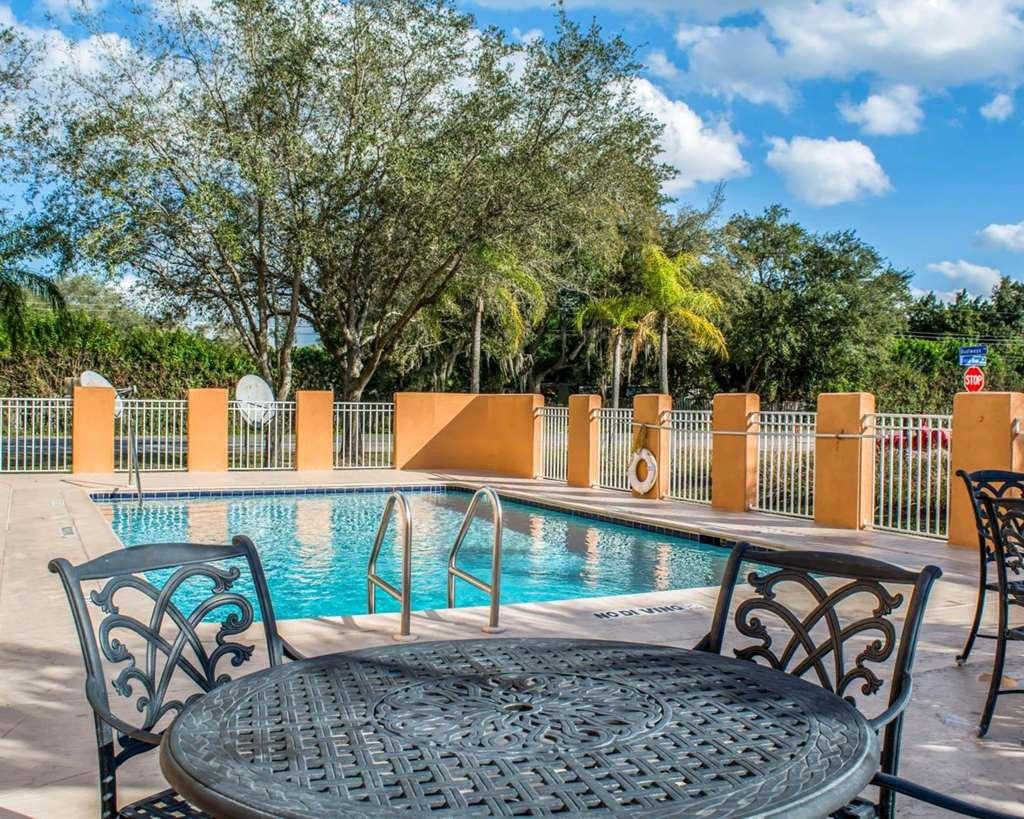 Comfort Inn Fort Myers Northeast Udogodnienia zdjęcie