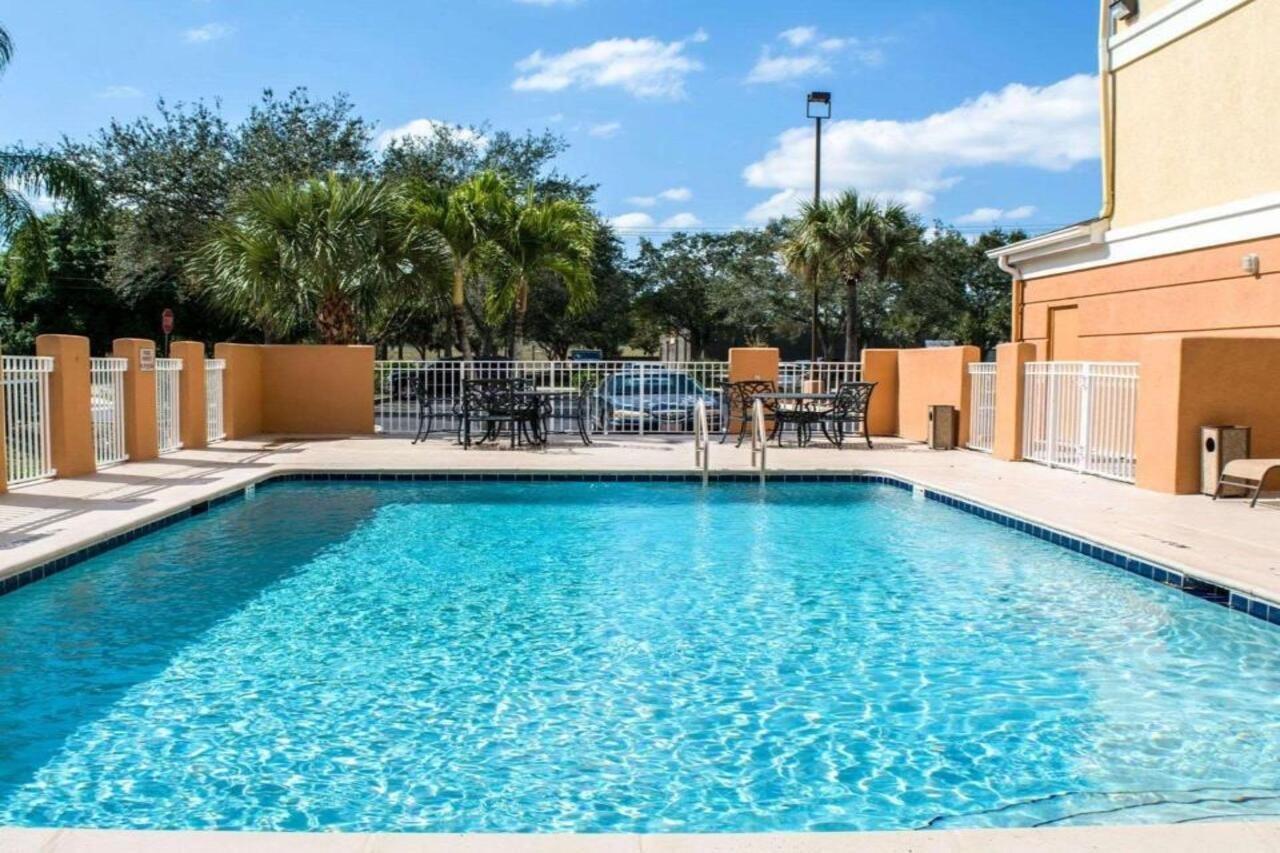 Comfort Inn Fort Myers Northeast Zewnętrze zdjęcie